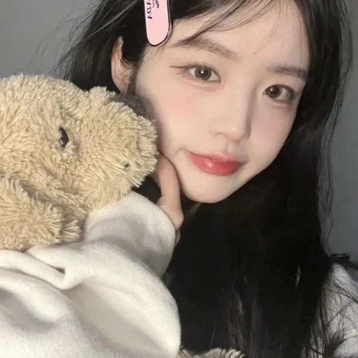 皎若云间月